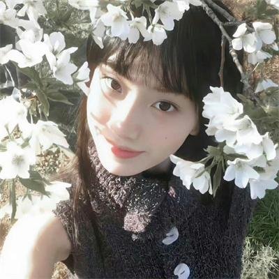庭院里的女人